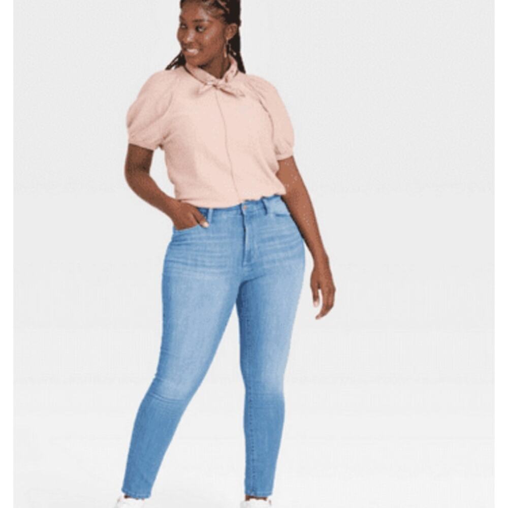 Universal Thread Women's High-Rise Skinny Jeans -
2